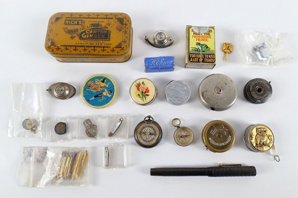 Lot 330: Group Lot of Vintage Collectibles