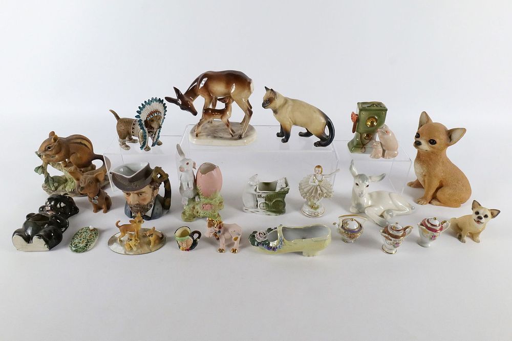Lot 337: Lot of Figurines and Trinkets