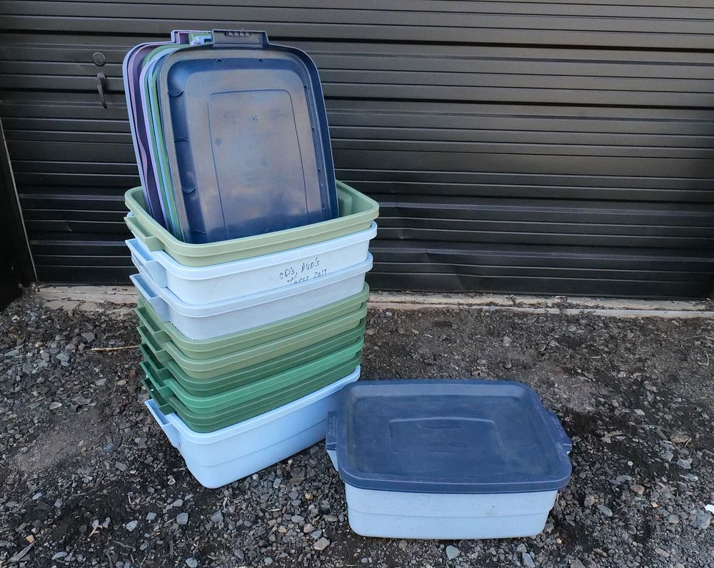Lot 351: Lot of 10 Rubbermaid 10 Gallon Storage Bins