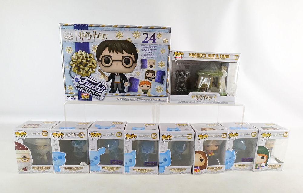 Lot 330: Lot of 10 Funko Harry Potter Collectibles
