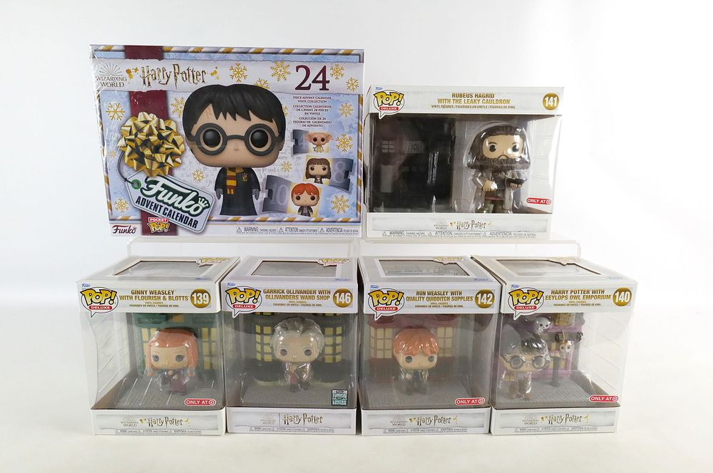 Lot 335: Lot of 6 Funko Harry Potter Collectibles