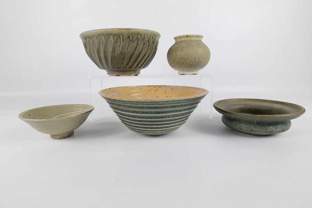 Lot 216: Lot of 5 Studio Art Pottery Pieces - 4 Signed