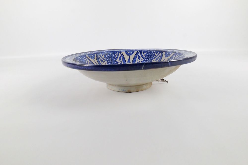 Lot 225: Handmade Moroccan Plate - Artist Signed