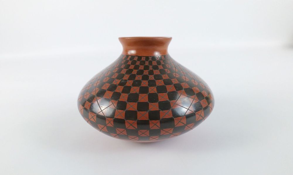 Lot 240: Yoli Cedezma Native American Vase