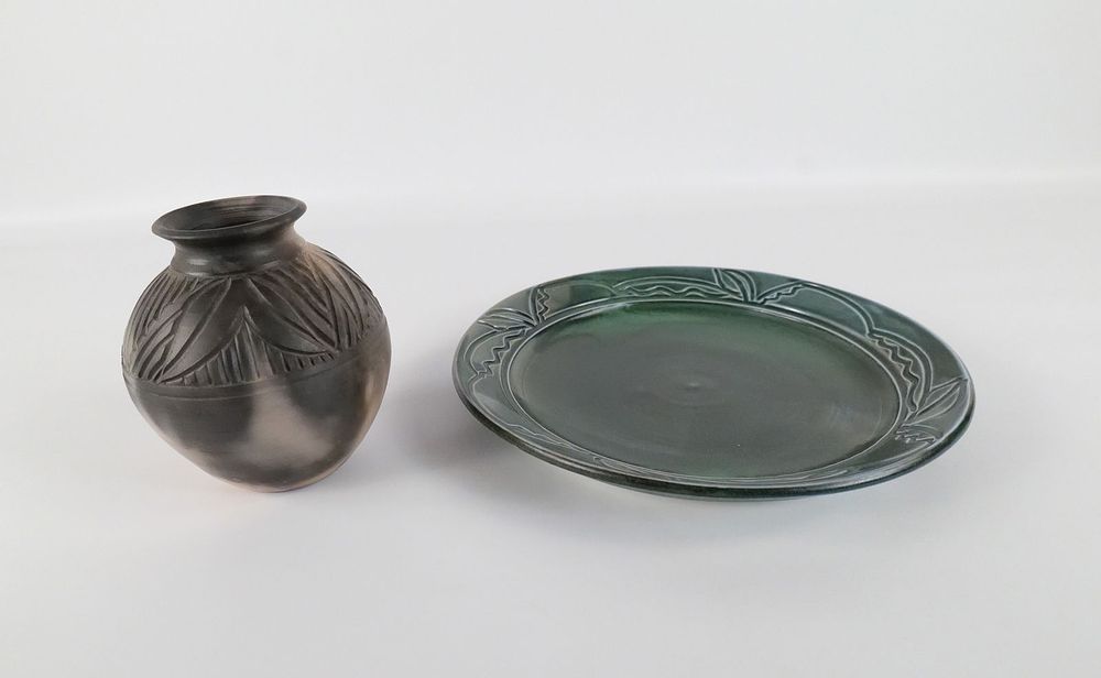 Lot 246: Diane Heart Lot of 2 Studio Art Pottery Pieces