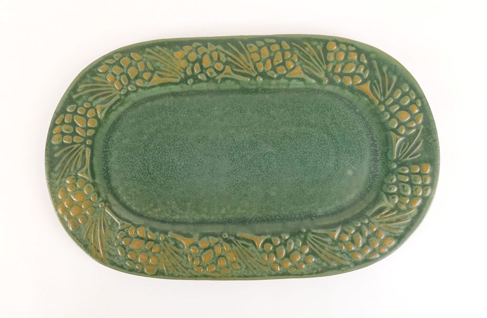 Lot 248: United Crafts Studio Art Pottery Pinecone Platter