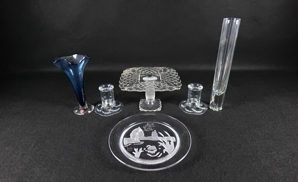 Lot 323: Lot of Mixed Crystal and Glass Pieces