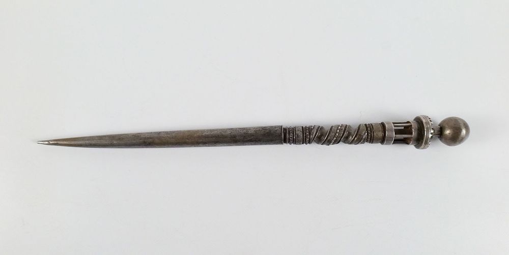 Lot 336: Vintage Honing Steel with Cap