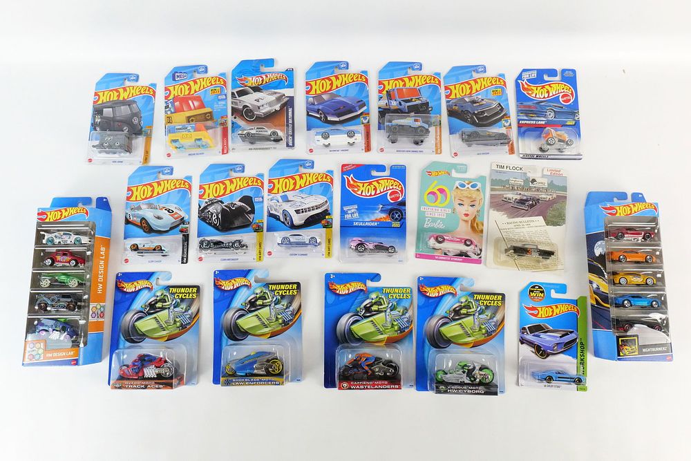 Lot 160: Lot of 20 Hot Wheels Diecast