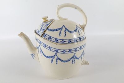 Antique Wedgwood SYP Earthenware Teapot. Oaklands Pattern Blue and White with Garland Design.