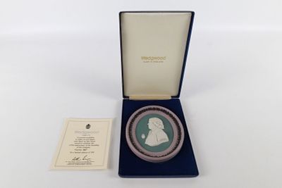 Wedgwood Multi-Colored Jasperware 225th Anniversary Portrait Medallion. White on Teal Jasper