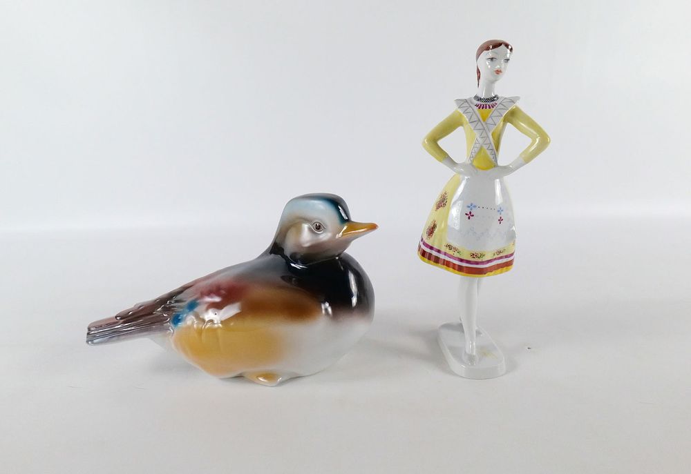Lot 152: Lot of 2 Hollohaza Figurines