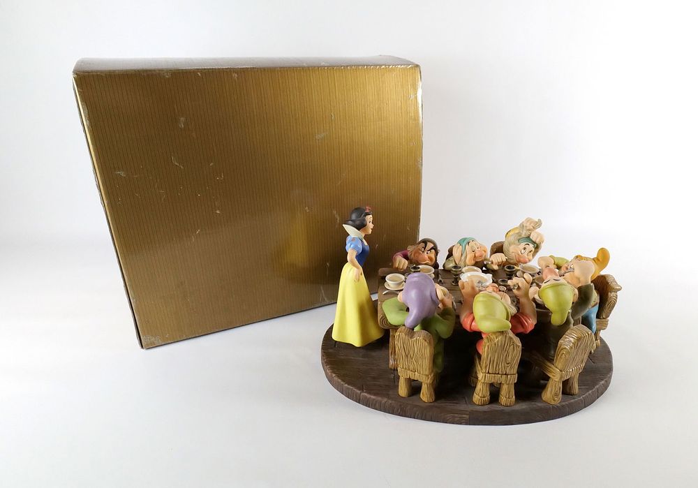 Lot 154: WDCC Snow White "Soup's On" Figurine