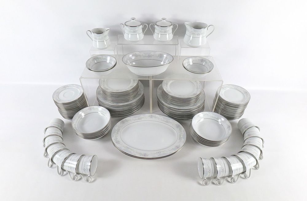 Lot 164: Bouquet Collection Designed by Lenox Dinnerware Set - Service for 12+