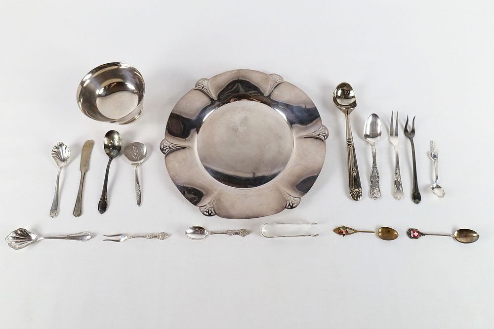 Lot 198: Lot of Silverplate Items