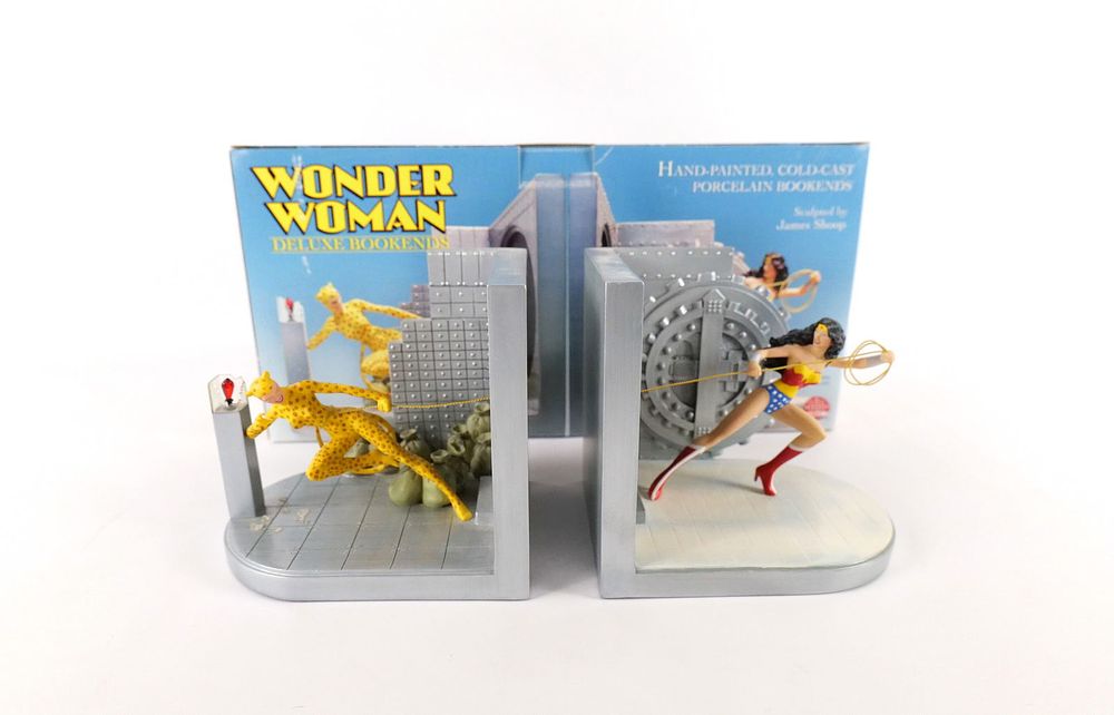 DC Direct Wonder Woman Limited Edition Bookend Set. DC Direct Wonder Woman Deluxe Cold Cast 