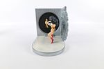 DC Direct Wonder Woman Limited Edition Bookend Set. DC Direct Wonder Woman Deluxe Cold Cast Image - 10