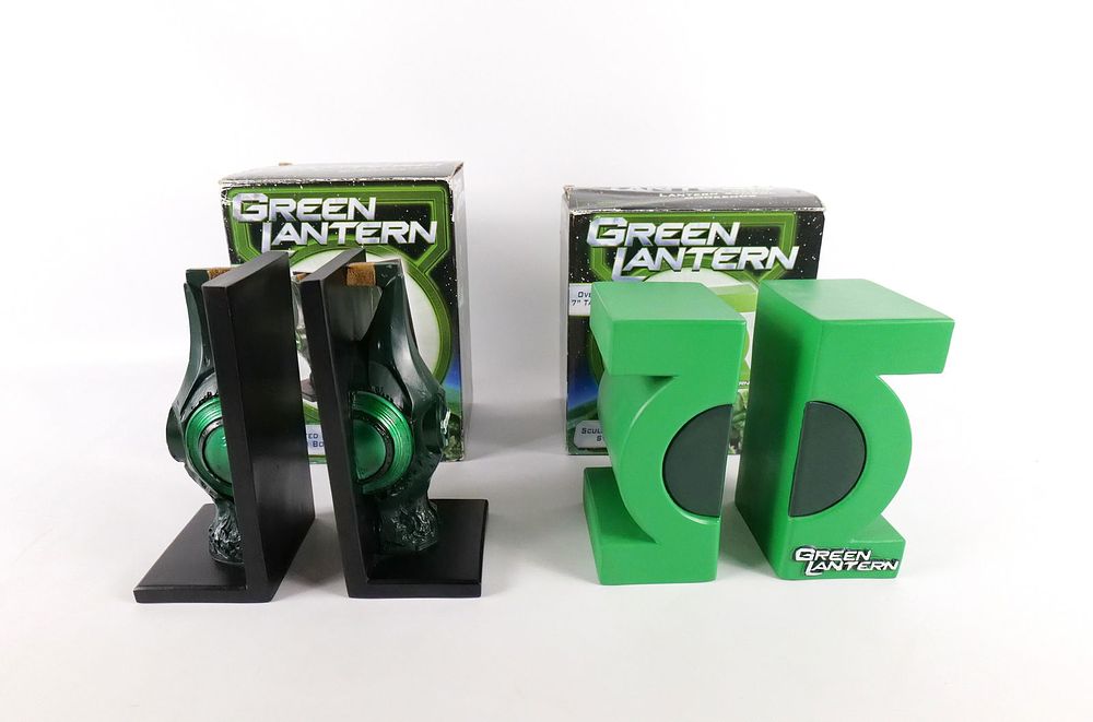 Lot of 2 Green Lantern Sculpted Resin Bookends. Both come with original boxes. Largest set 