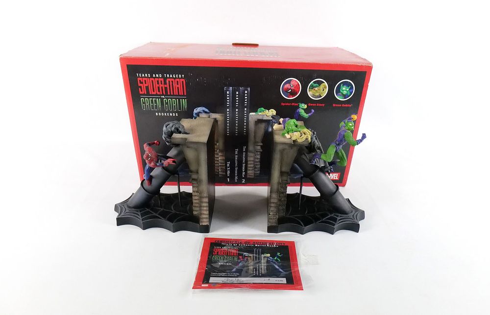 Marvel Tears and Tragedy Spider-Man vs. Green Goblin Bookends. Diamond Select. Limited Edition 