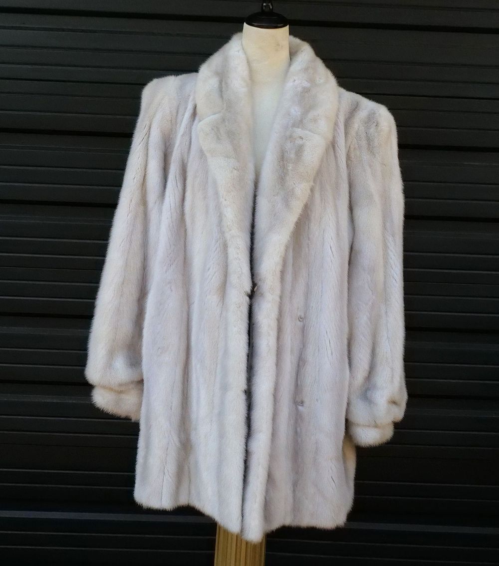 Lot 184: Vintage White Mink Fur Coat/Jacket
