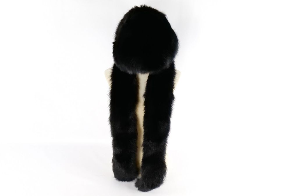 Lot 192: Vintage Fox Fur Hat and Scarf