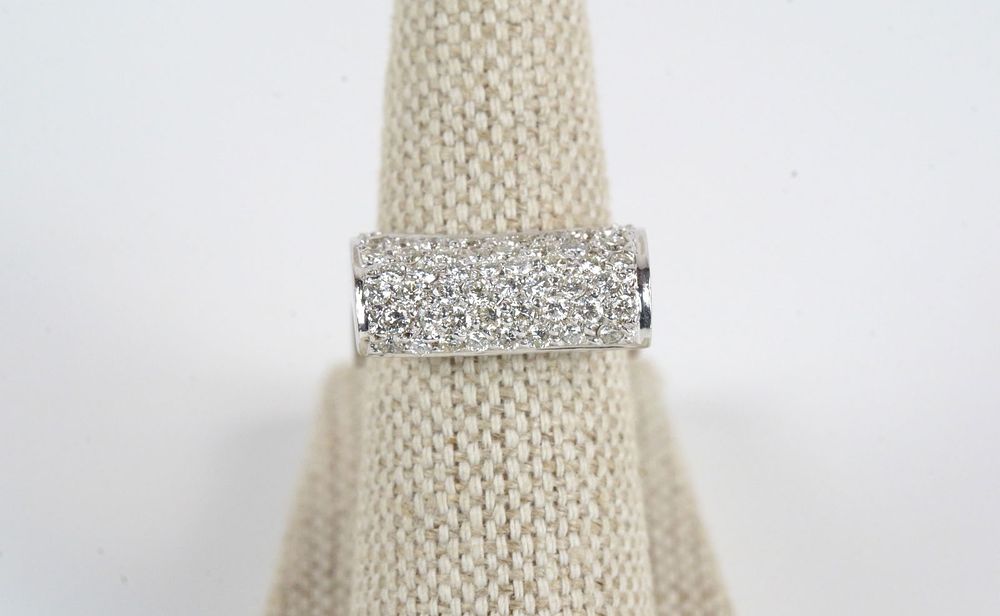 Lot 378: Oscar Friedman 18K White Gold Diamond Ring
