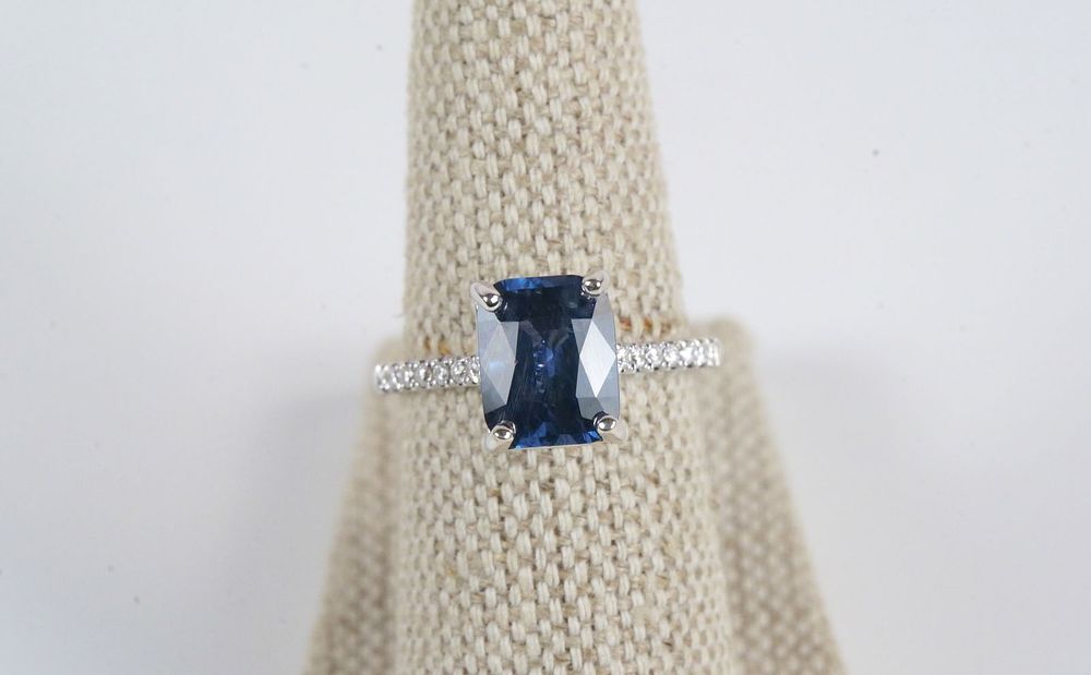Lot 384: 18K White Gold Spinel & Diamond Ring