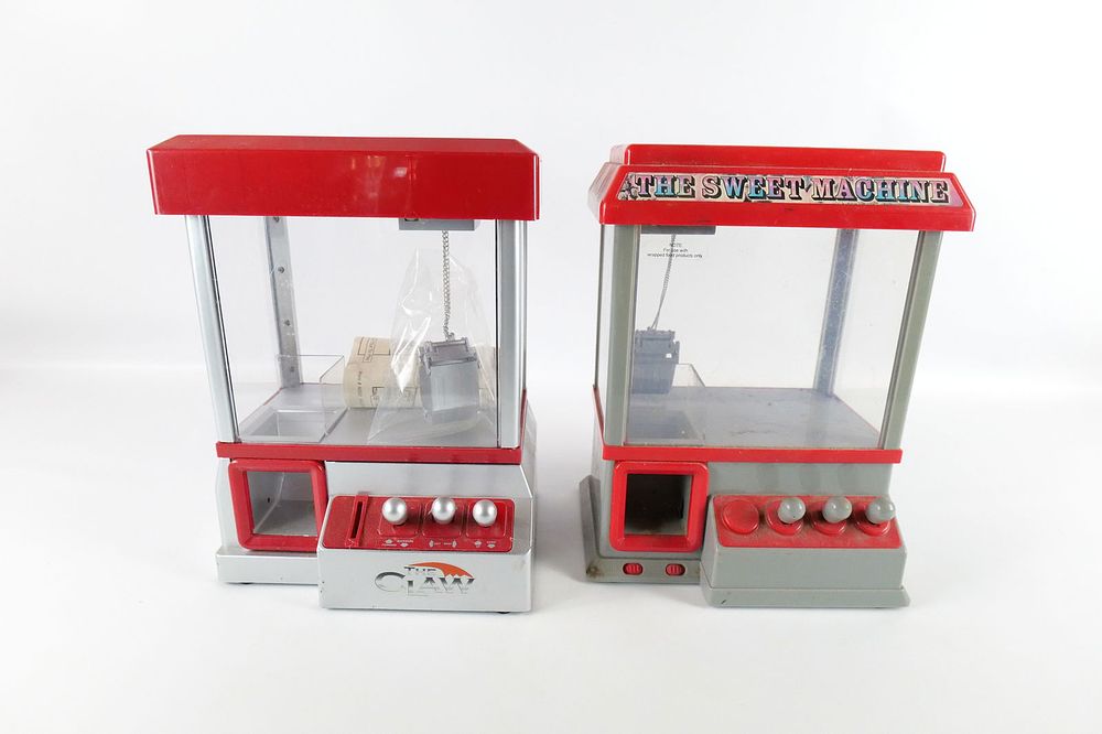 Lot 226: Lot of 2 Claw Style Arcade Games