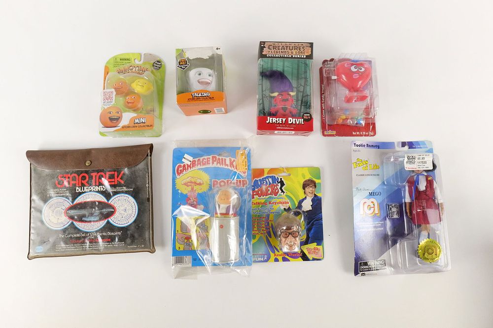 Lot 250: Lot of Collectibles and Toys in Package