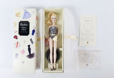 Debut Silkstone 50th Anniversary Barbie Doll - Blonde Version. Debut Silkstone 50th Anniversary 