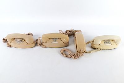 Lot of 4 Vintage Western Electric Beige Telephones. Including Rotary Princess Telephone, 2x 