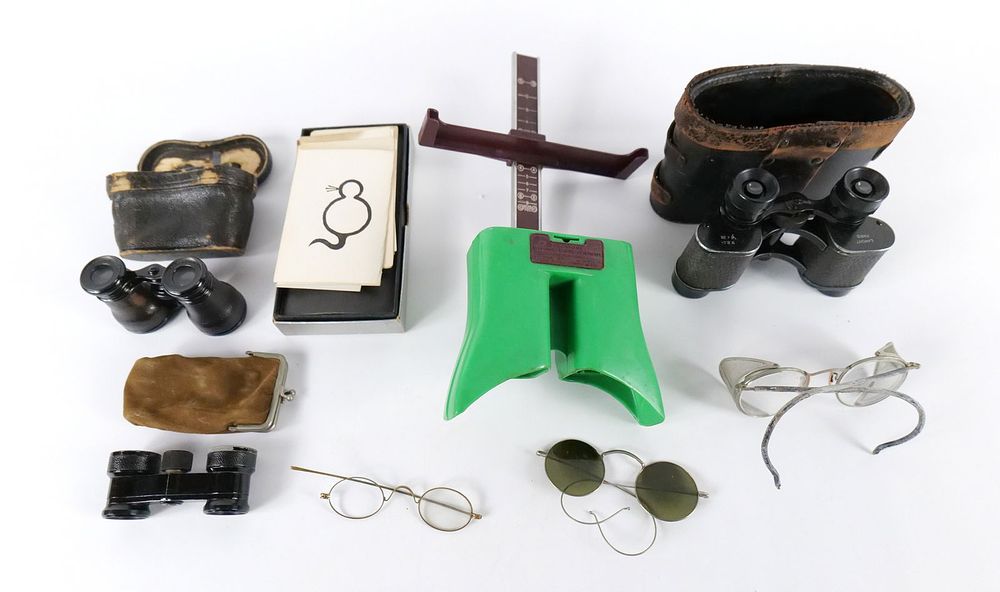 Lot 214: Lot of Eye Related Items