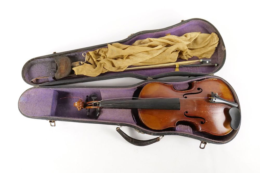 Lot 219: Antique Violin