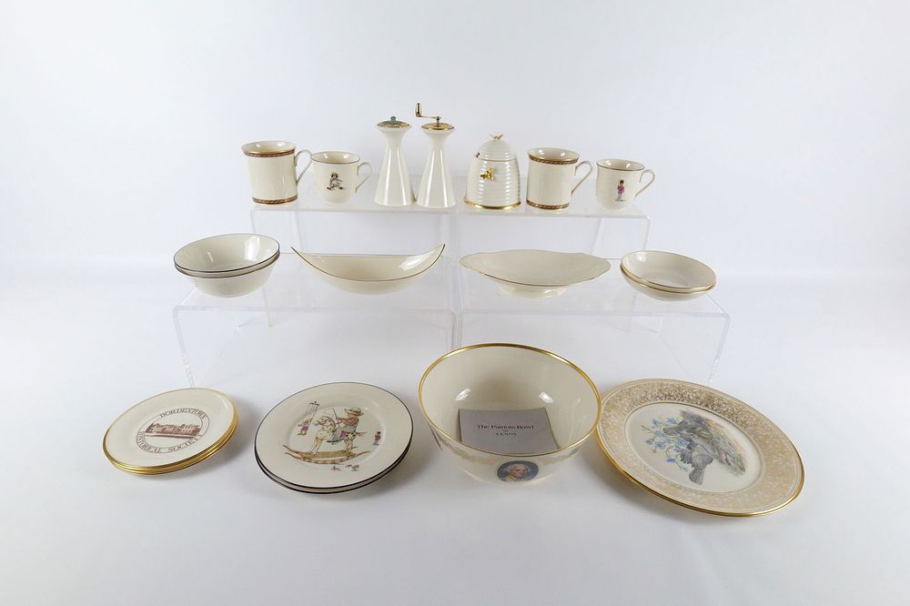 Lot 246: Lot of Lenox Pieces