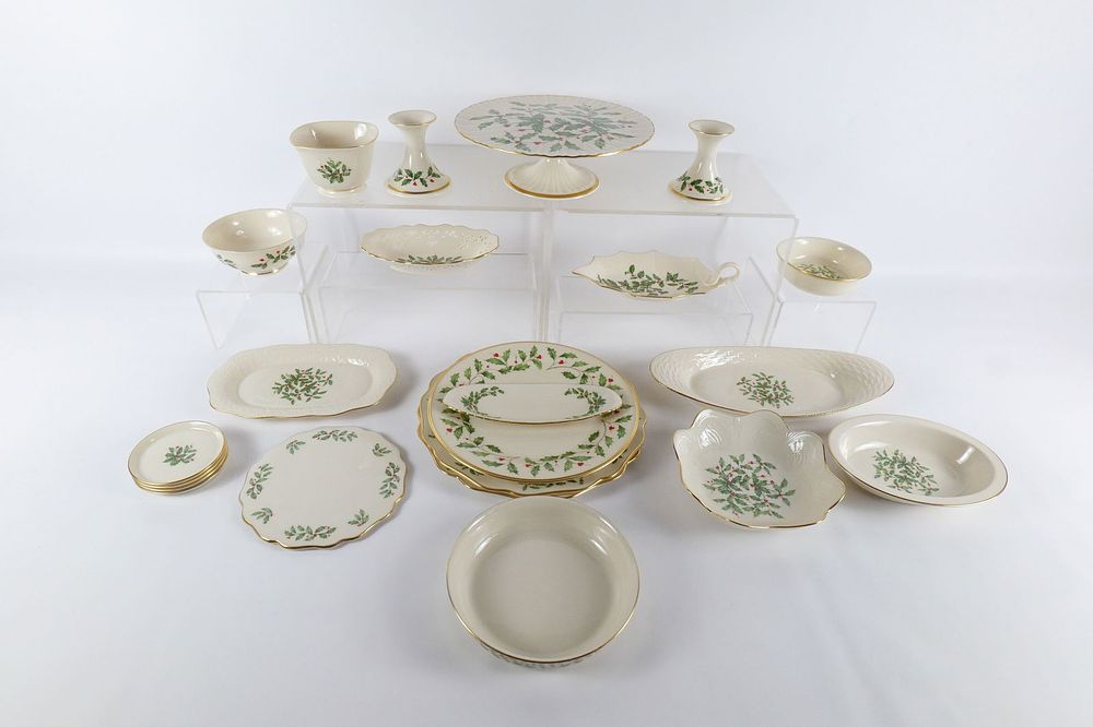 Lot 248: Lot of Lenox Holly Leaf Dishes