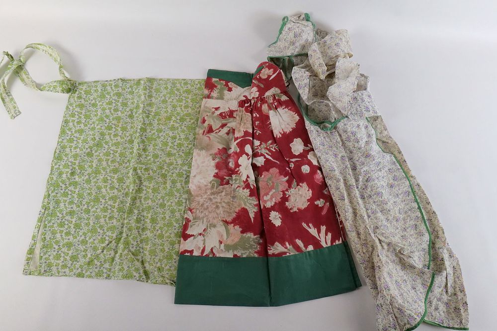 Lot 304: Lot of Vintage Linen