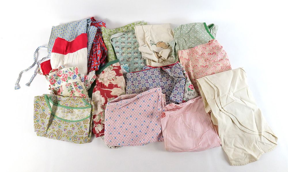 Lot 305: Lot of Vintage Aprons