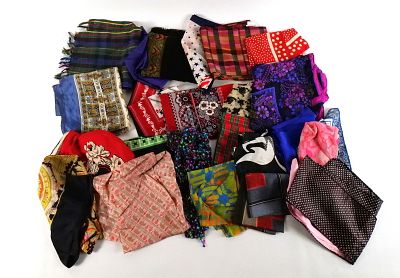 Lot of Vintage Headscarf's. All invoices must be paid within 24 hours of the sale. We offer 