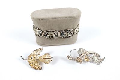 Lot of 800 Silver Filagree Jewelry. Including Bracelet and 2 x Floral Pin.The bracelet is 6 3/4 