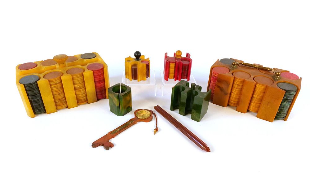 Lot 155: Lot of Vintage Bakelite Poker Chips and Caddy's