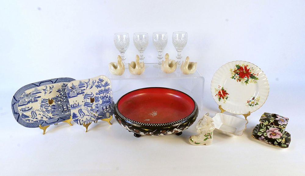 Lot 159: Lot of Porcelain, Pottery and Glass