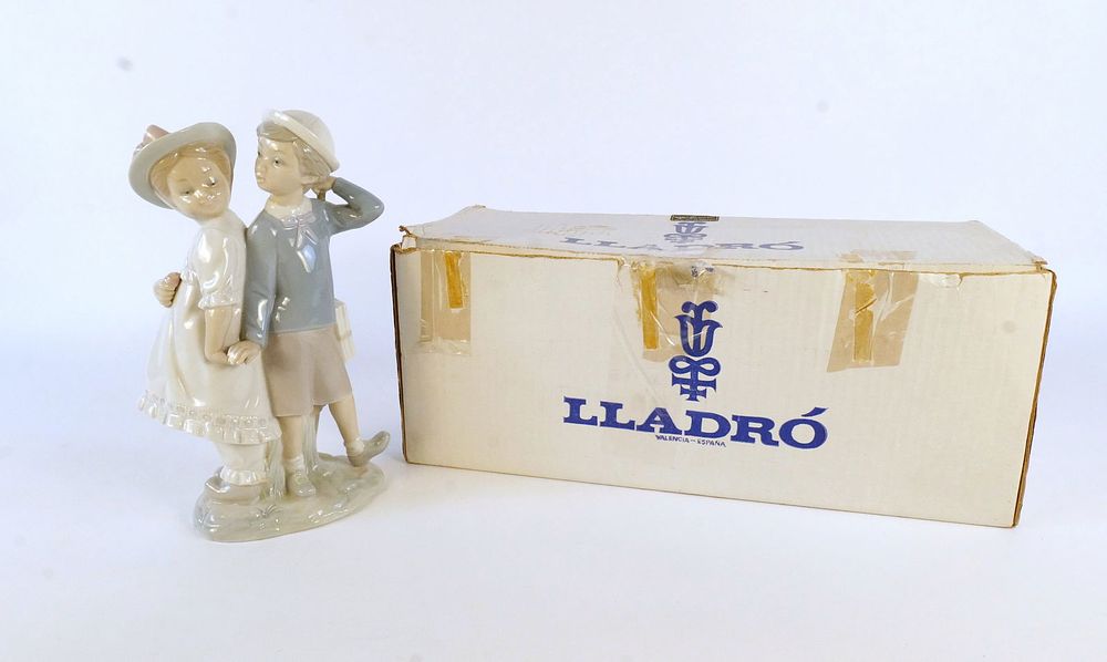Lot 172: Lladro Puppy Love Figurine