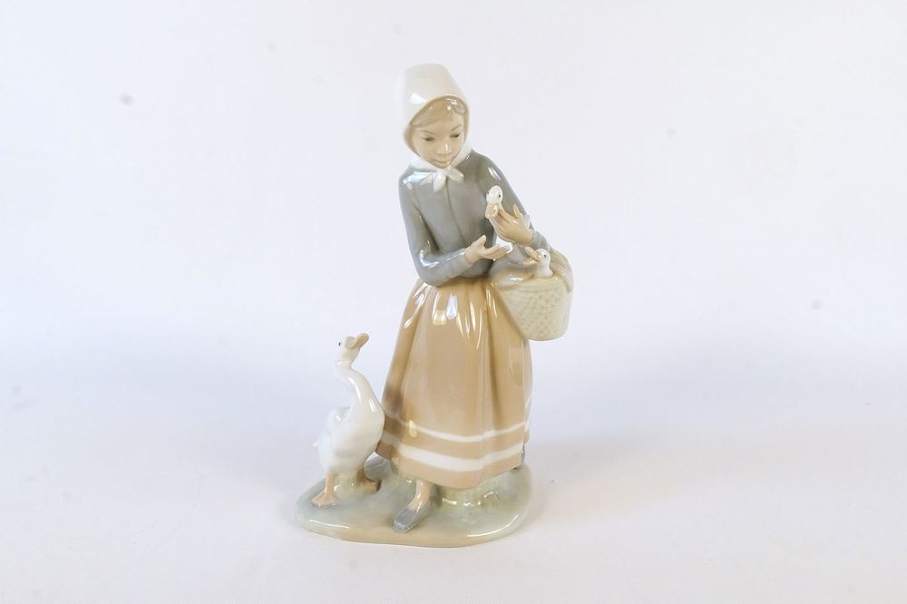 Lot 173: Lladro Shepherdess with Ducks Porcelain Figurine