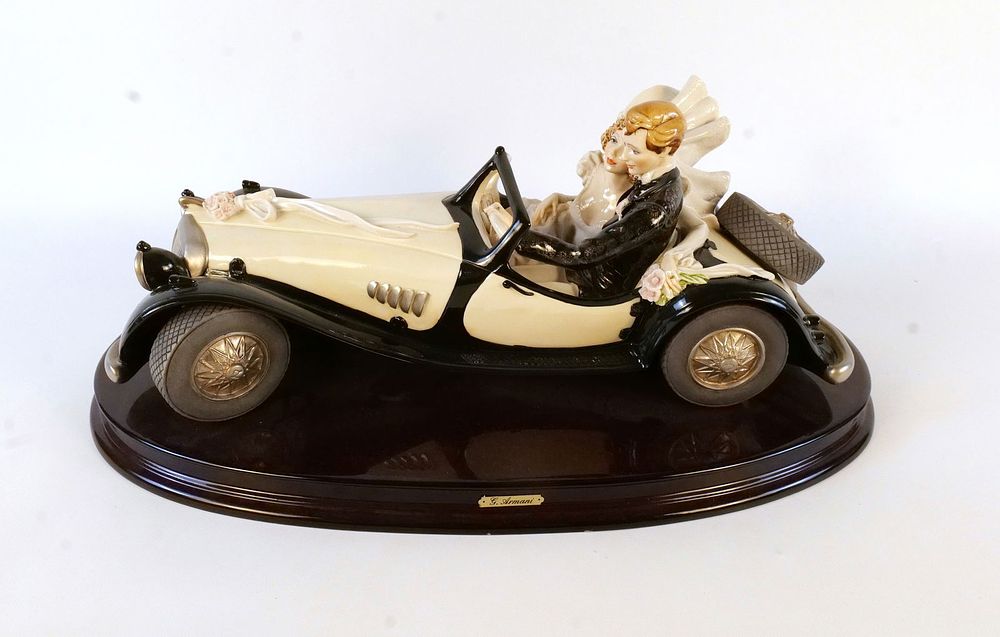 Lot 176: Giuseppe Armani Just Married Figurine #827/C