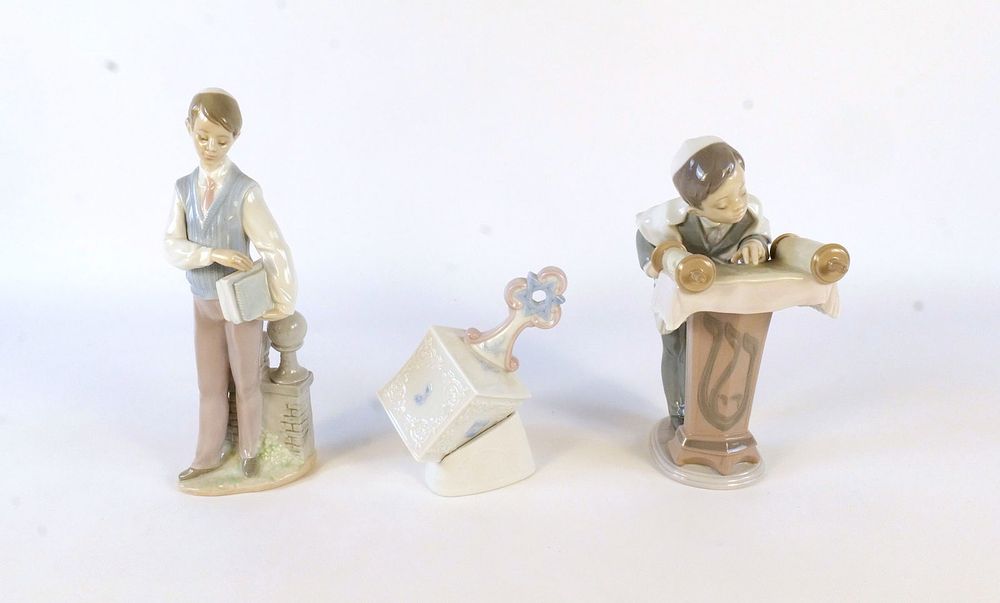 Lot 179: Lot of 3 Lladro Judaica Figurines