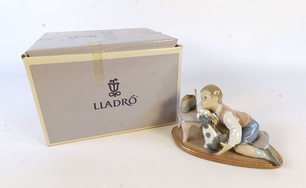 Lot 180: Lladro Hanukkah Lights Figurine