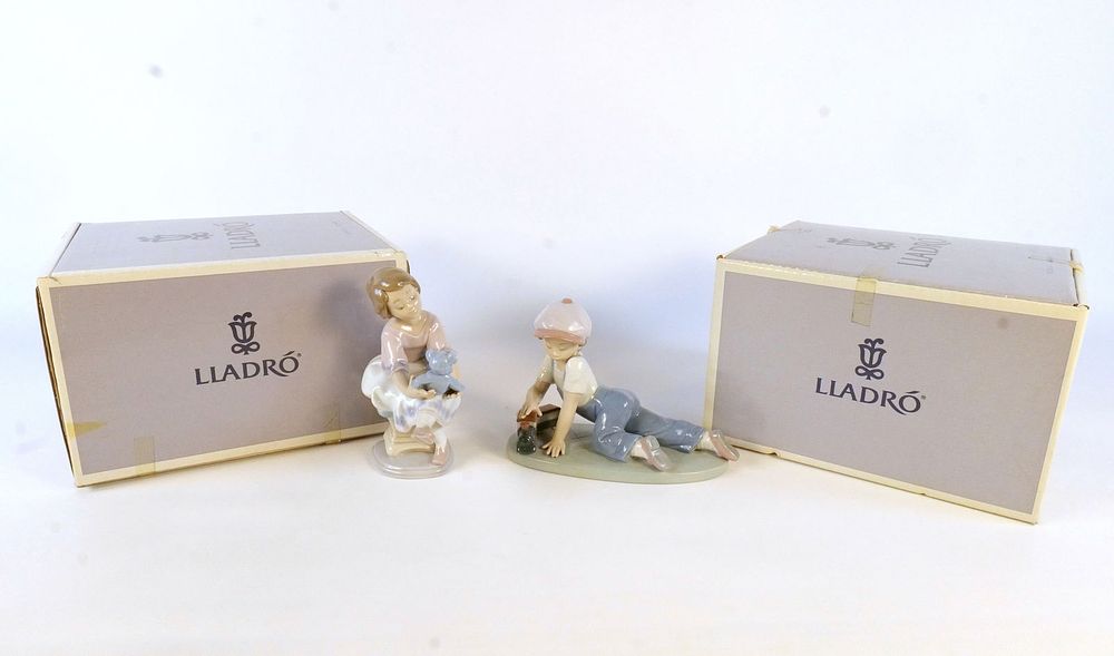 Lot 182: Lot of 2 Lladro Figurines