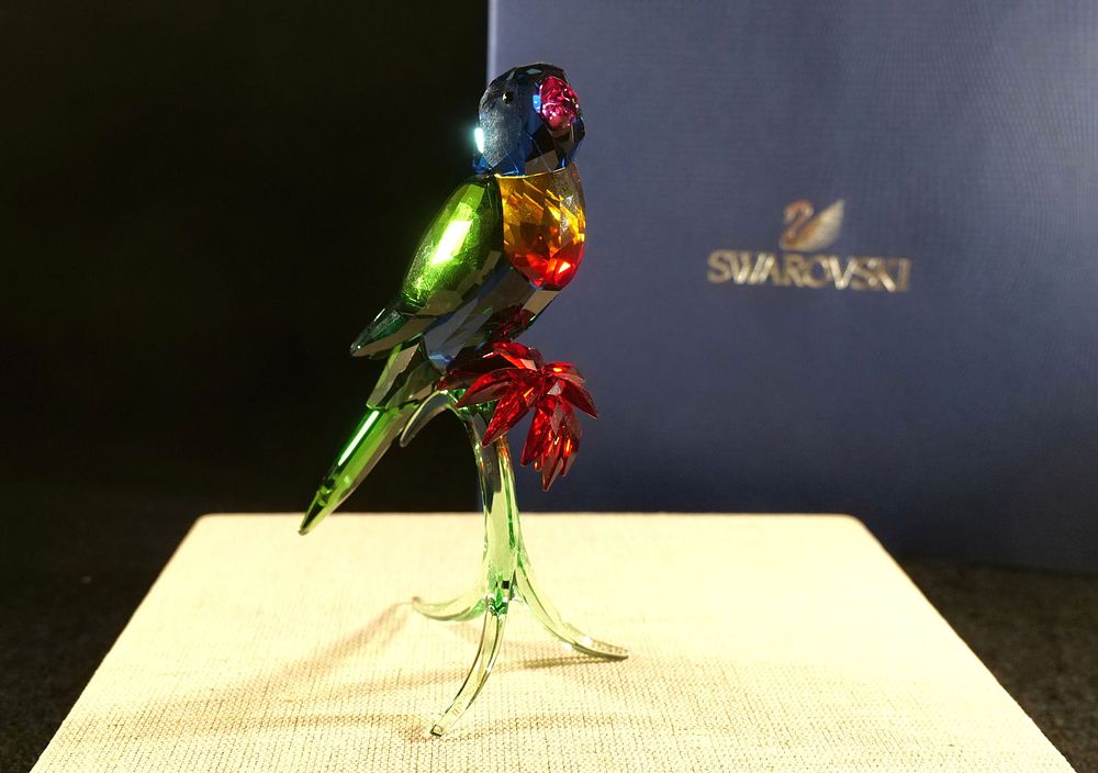Lot 194: Swarovski Crystal Rainbow Lorikeet Figurine