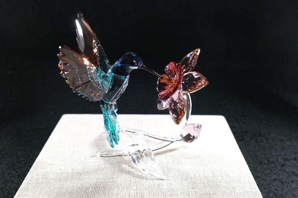 Lot 195: Swarovski Crystal Hummingbird on Flower Figuine