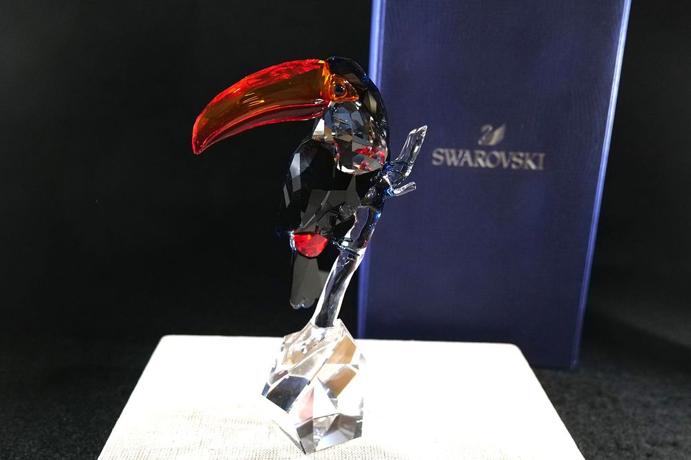 Lot 197: Swarovski Crystal Toucan Figurine